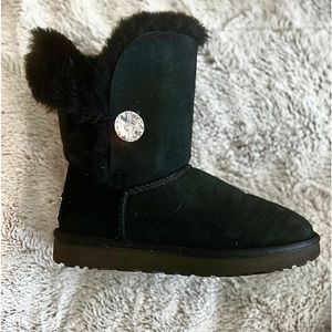 🔥UGG LIKE NEW!!🔥 SWAROVSKI CRYSTALS🔥 BAILEY BUTTON BLING BLACK 🔥 SIZE 8